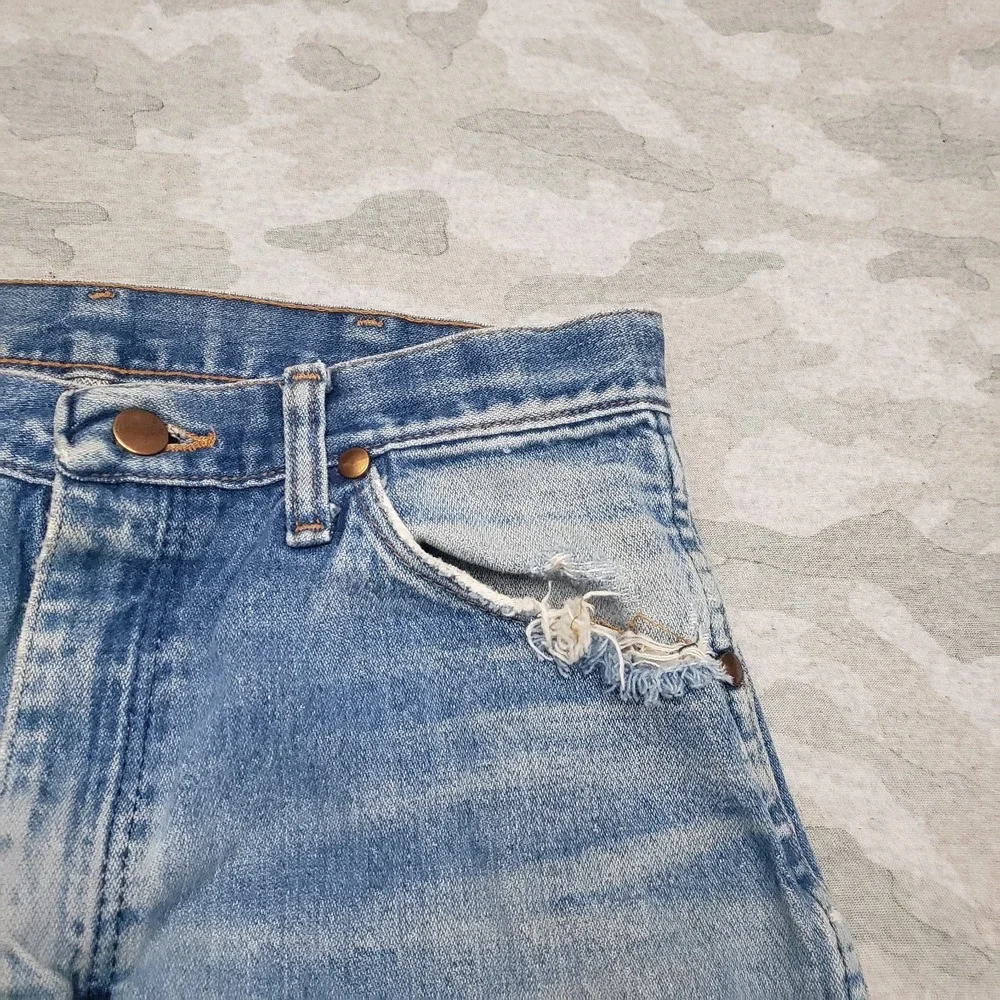 VTG Wrangler 13MWZ Jeans 32x34 Blue Cowboy Cut Denim Light Wash Yellow Tag